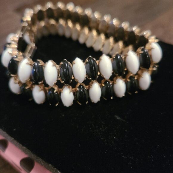 Vintage 1970s bracelet. Black and white set stones. - Picture 1 of 7